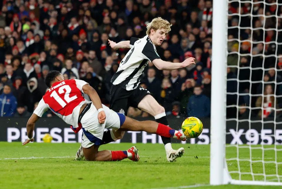 Thua cách biệt Newcastle ngay ở Emirates, Arsenal có nguy cơ bị loại khỏi Cúp Liên đoàn Anh - Ảnh 2.