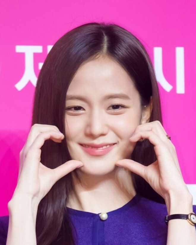 Trang phục của Jisoo Blackpink tại buổi họp báo &quot;Newtopia&quot; gây tranh cãi - Ảnh 3.