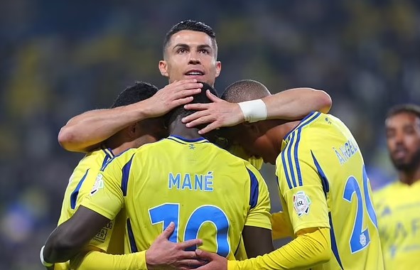 Ronaldo mở tài khoản đầu tiên trong năm 2025, giúp Al Nassr thắng ngược dòng ấn tượng - Ảnh 1.