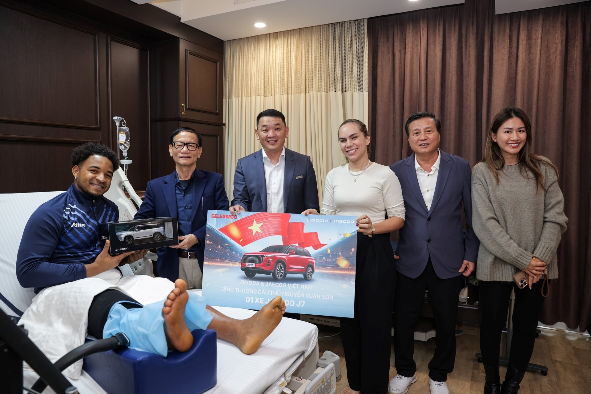 4 cầu thủ được thưởng nhiều nhất ĐT Việt Nam sau AFF Cup 3 Nguyễn Xuân Son được tặng xe ô tô trị giá gần 1 tỷ đồng