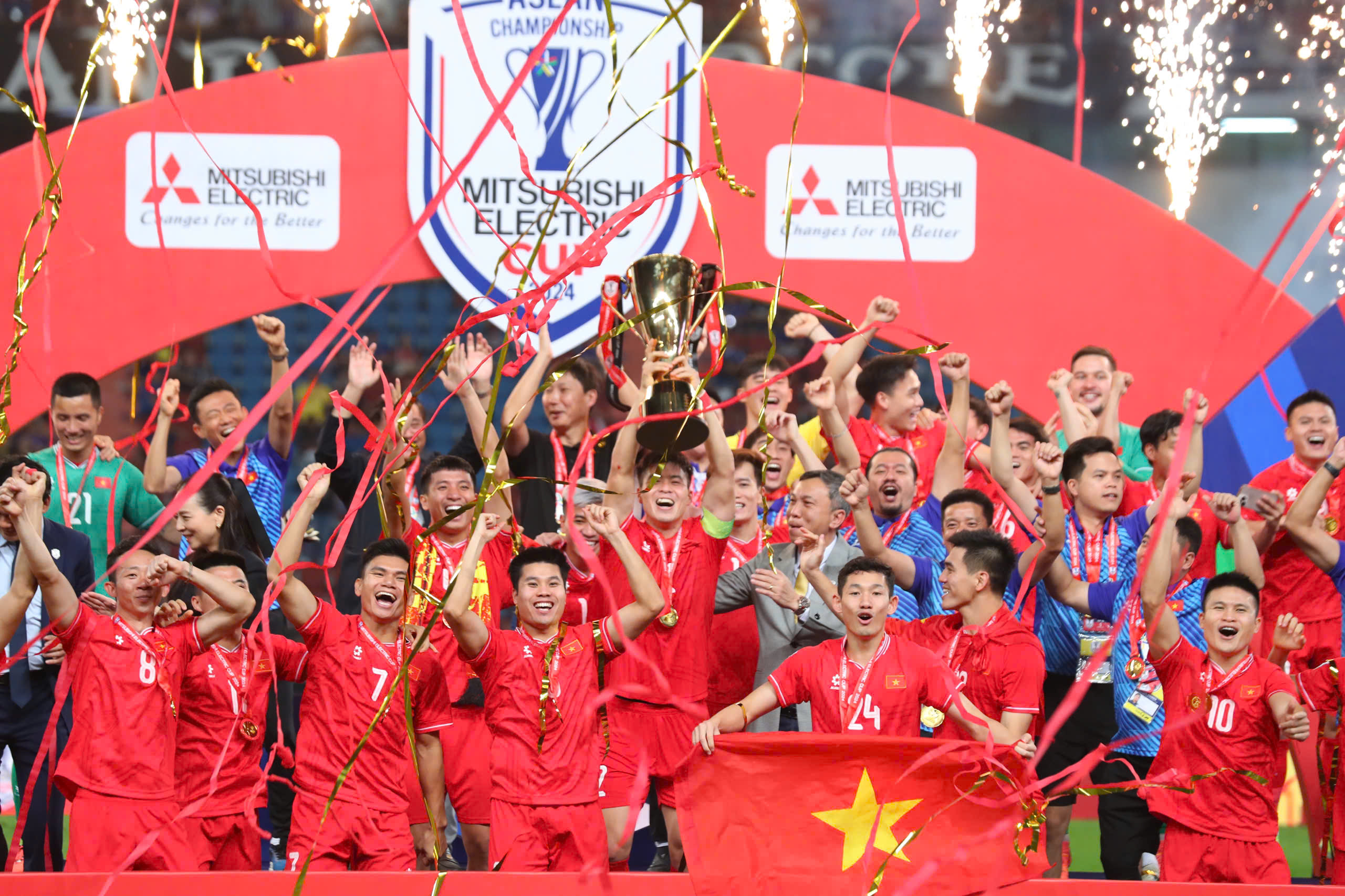 Chức vô địch AFF Cup 2024 của ĐT Việt Nam (Phần 1): Nghạo nghễ, kiêu hãnh trên đất Thái Lan - Ảnh 5.