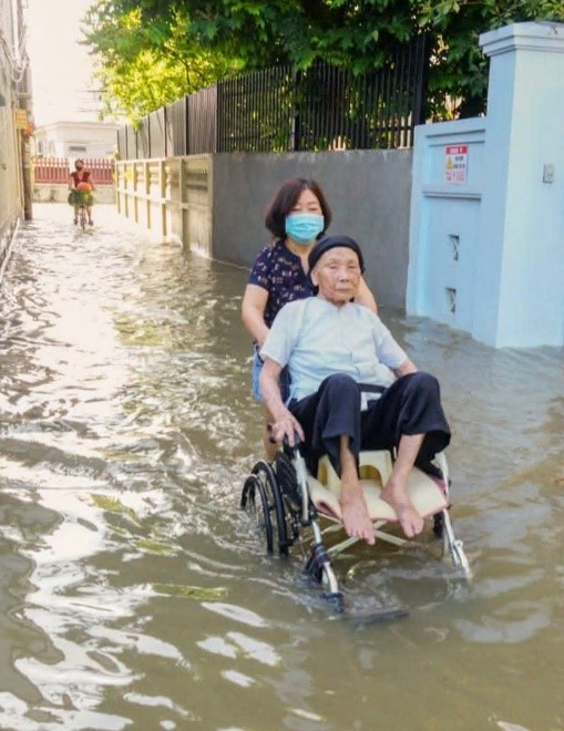 Cuộc sống sau ống kính: Quê tôi sống chung với lụt - Ảnh 5.