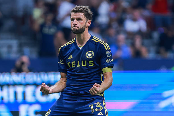 Muller vẫn còn hợp đồng thi đấu với CLB Vancouver Whitecaps (Canada) đến mùa đông năm 2026