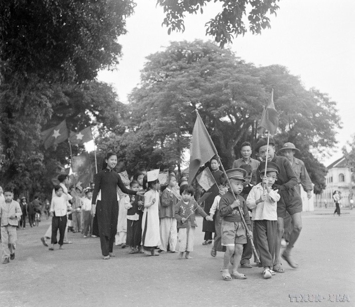 71 năm Giải phóng Thủ đô (10/10/1954 - 10/10/2025): Mốc son rực rỡ của nhân dân Thủ đô - Ảnh 9.