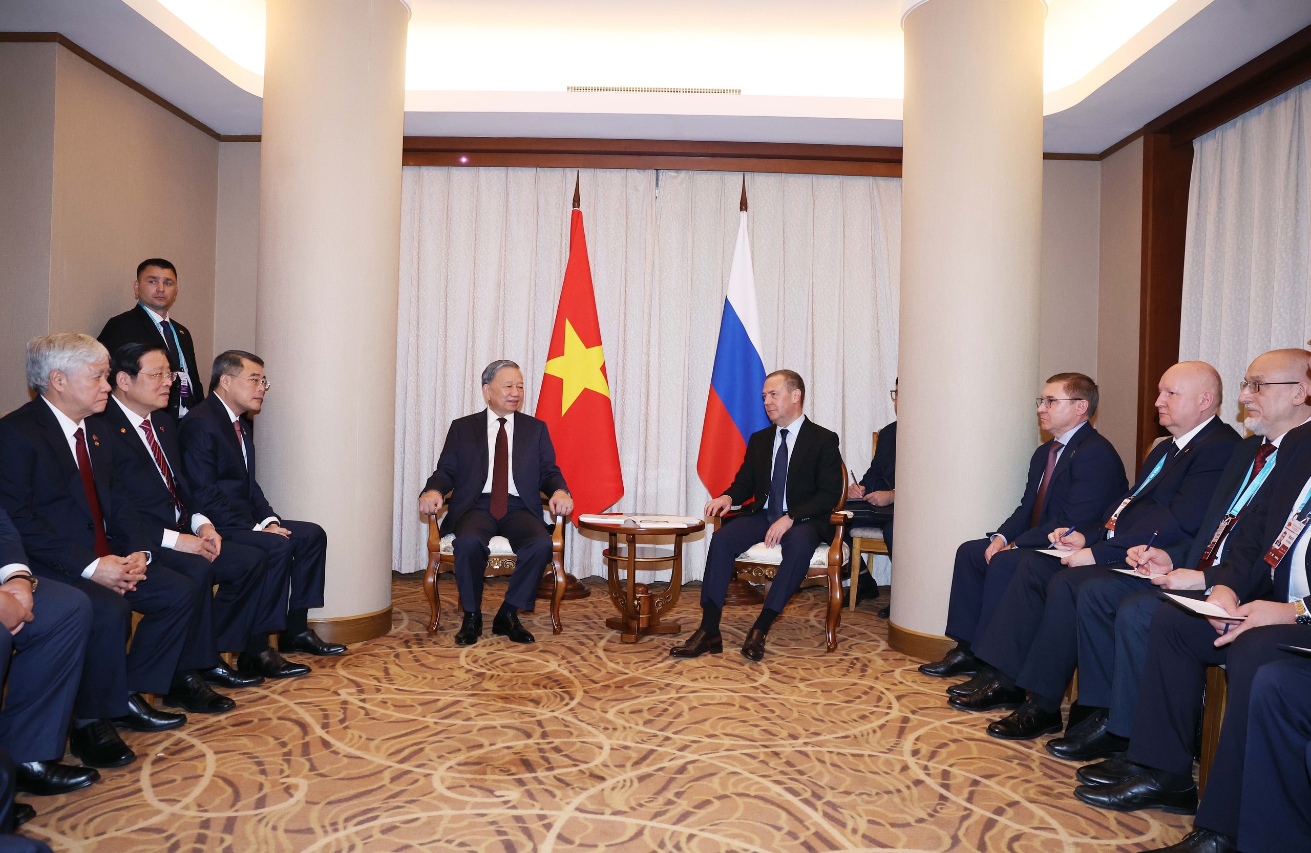 Tổng Bí thư Tô Lâm gặp Chủ tịch Đảng Nước Nga Thống nhất Dmitry Medvedev - Ảnh 4.