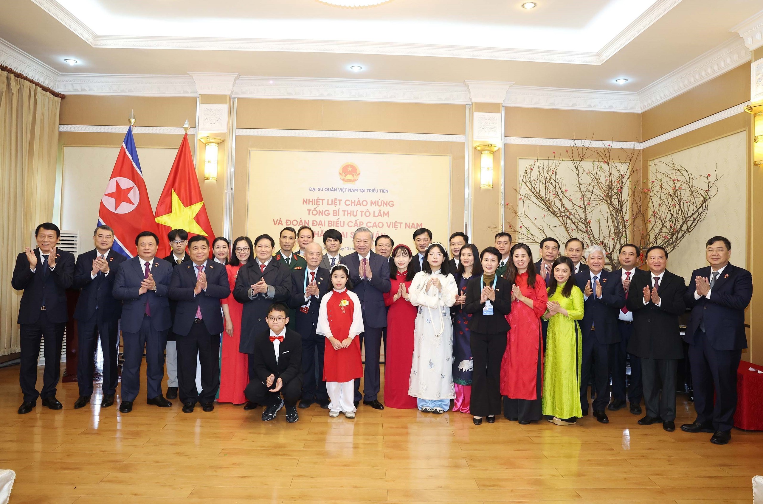 Tổng Bí thư Tô Lâm thăm Đại sứ quán Việt Nam tại Triều Tiên - Ảnh 3.