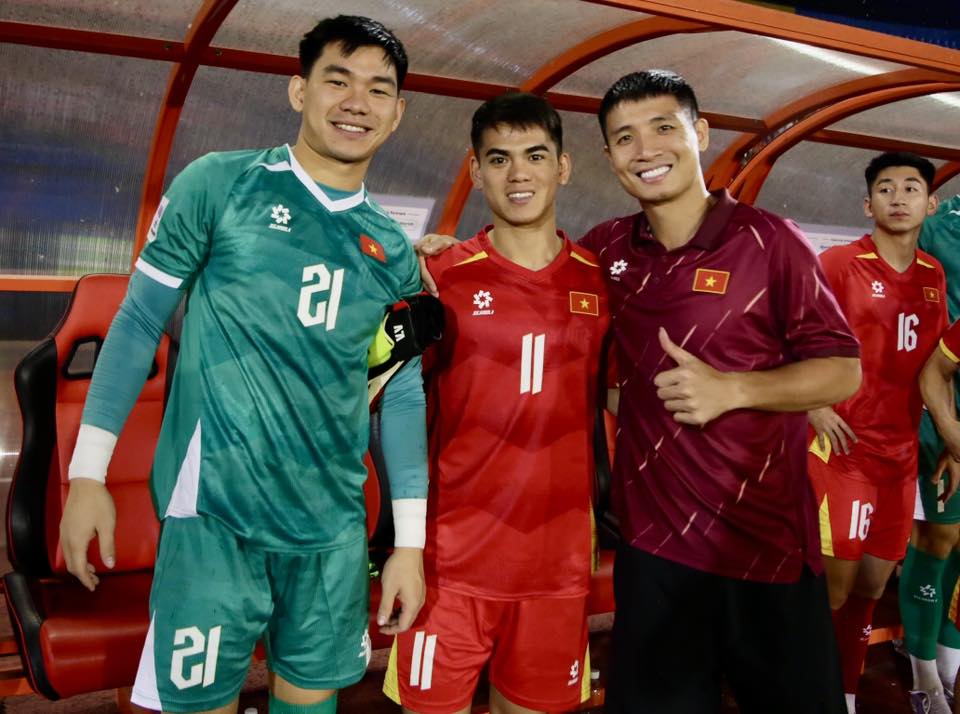 Tin nóng bóng đá Việt Nam hôm nay 13/10: Bùi Tiến Dũng vắng mặt ở trận gặp Nepal; U23 Việt Nam tái đấu U23 Qatar - Ảnh 1.