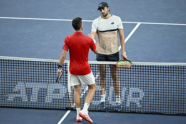 Tay vợt hạng 204 thế giới Valentin Vacherot (Monaco) đã khiến làng tennis choáng váng khi đánh bại Novak Djokovic 6-3, 6-4 ở bán kết Shanghai Masters 2025