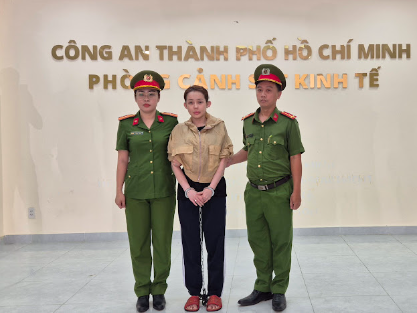 Bắt tạm giam Võ Thị Ngọc Ngân (&quot;Ngân 98&quot;) do buôn bán thực phẩm giả - Ảnh 1.