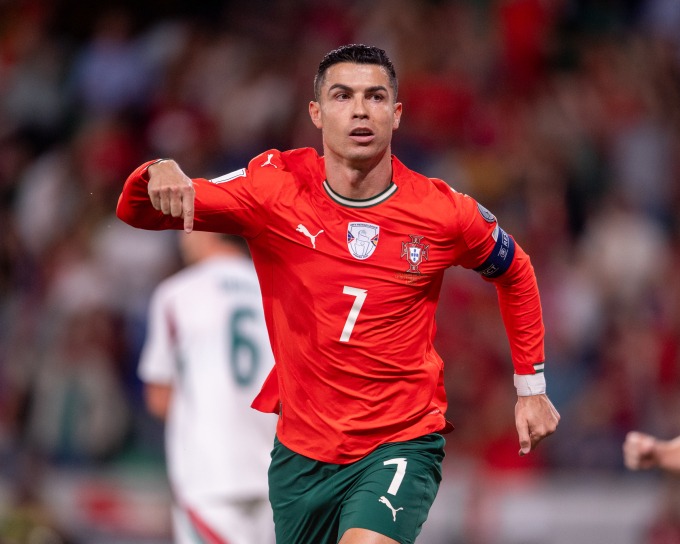 Ronaldo lập kỷ lục ghi bàn ở vòng loại World Cup với cú đúp vào lưới Hungary  - Ảnh 1.
