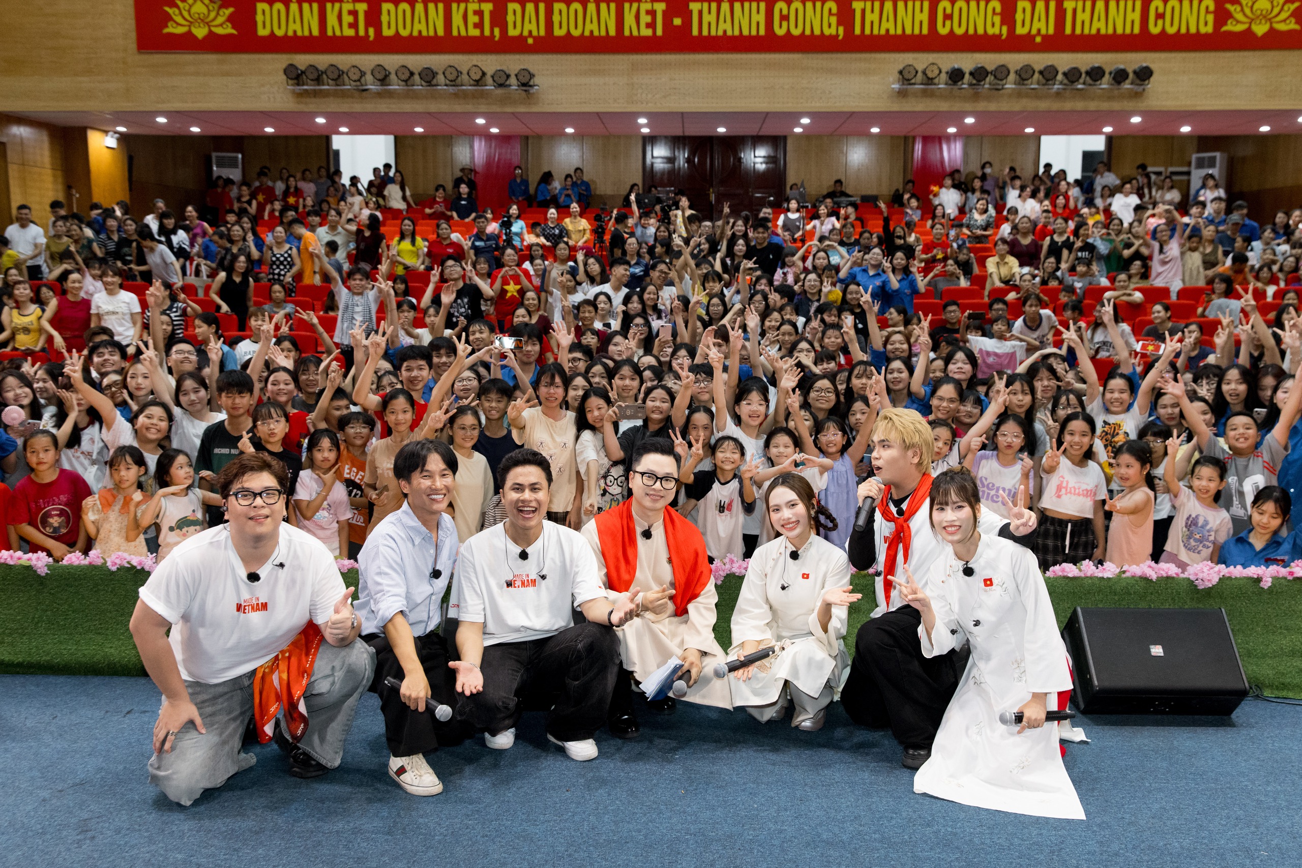 dem-trinh-dien-tai-phu-tho-17605122811321813470996.jpg