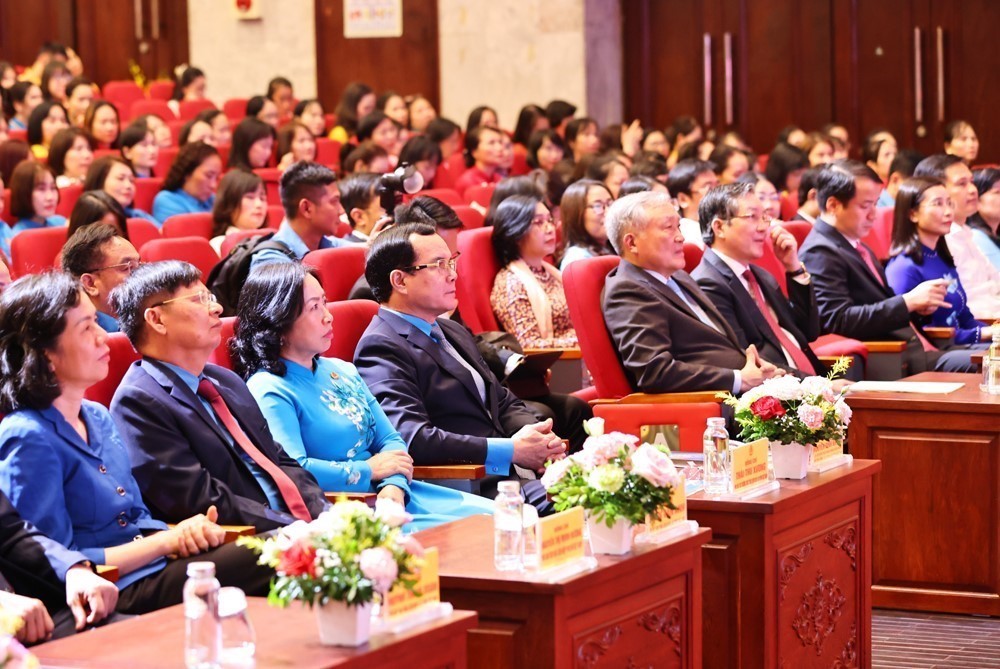 Lễ trao tặng Giải thưởng “Nữ đoàn viên Công đoàn năng động, sáng tạo, trách nhiệm” - Ảnh 8.