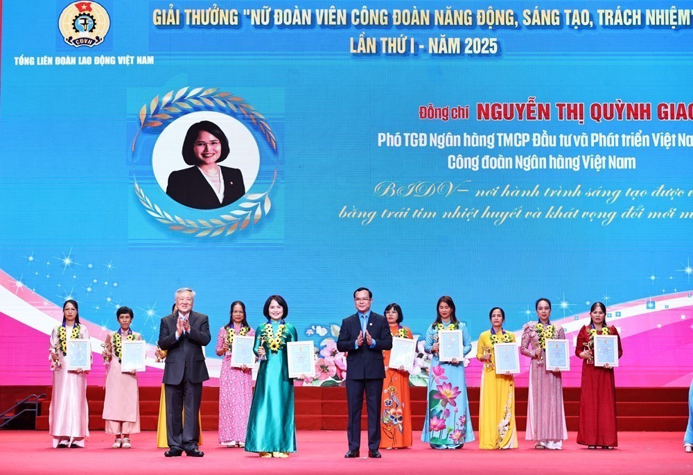 Lễ trao tặng Giải thưởng “Nữ đoàn viên Công đoàn năng động, sáng tạo, trách nhiệm” - Ảnh 3.