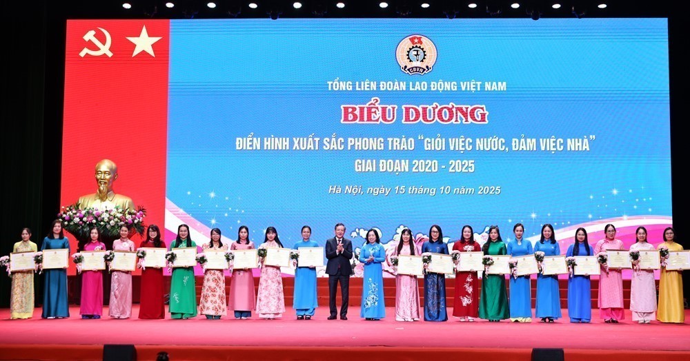 Lễ trao tặng Giải thưởng “Nữ đoàn viên Công đoàn năng động, sáng tạo, trách nhiệm” - Ảnh 6.
