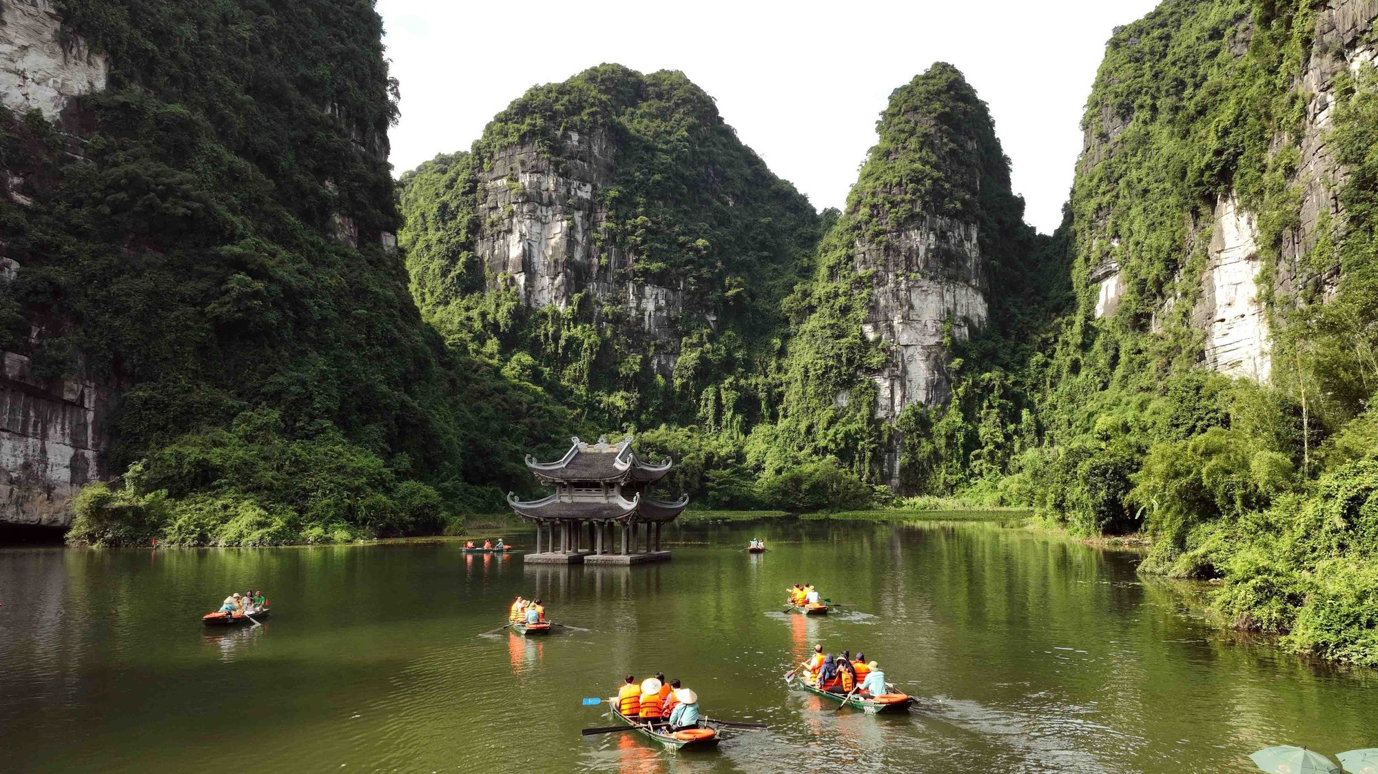 Vinh danh nhiều danh thắng nổi tiếng của Ninh Bình