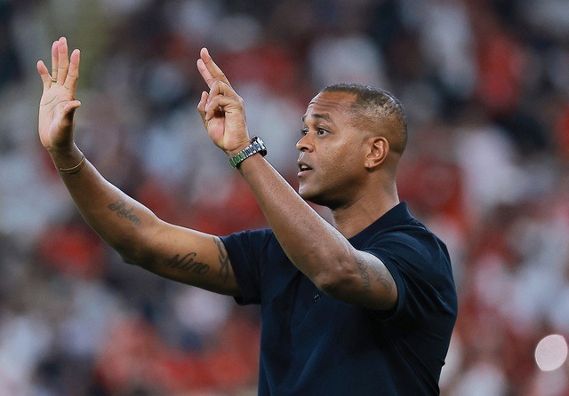 LĐBĐ Indonesia chính thức chấm dứt hợp đồng với HLV Patrick Kluivert - Ảnh 1.