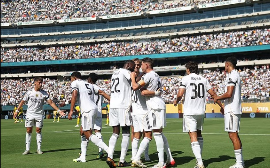 Một ngôi sao sắp chia tay Real Madrid sau khi mất vị trí và 'va chạm' với Jude Bellingham - Ảnh 1.