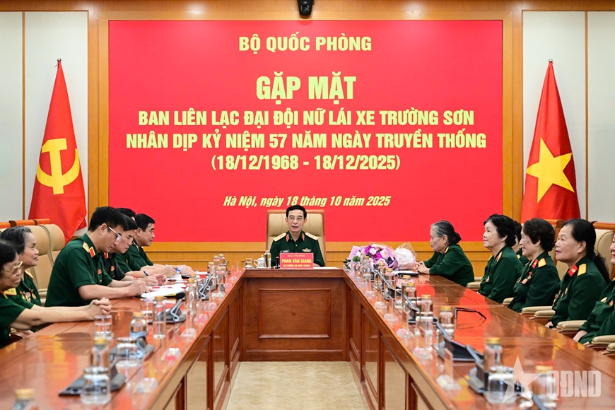 Đại tướng Phan Văn Giang gặp mặt Ban Liên lạc Đại đội Nữ lái xe Trường Sơn - Ảnh 1.