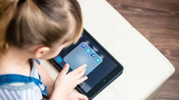 Cảnh báo mạng xã hội làm suy giảm nhận thức ở trẻ em