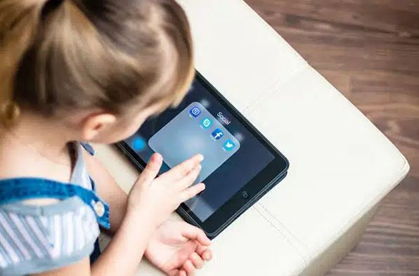 Cảnh báo mạng xã hội làm suy giảm nhận thức ở trẻ em - Ảnh 1.