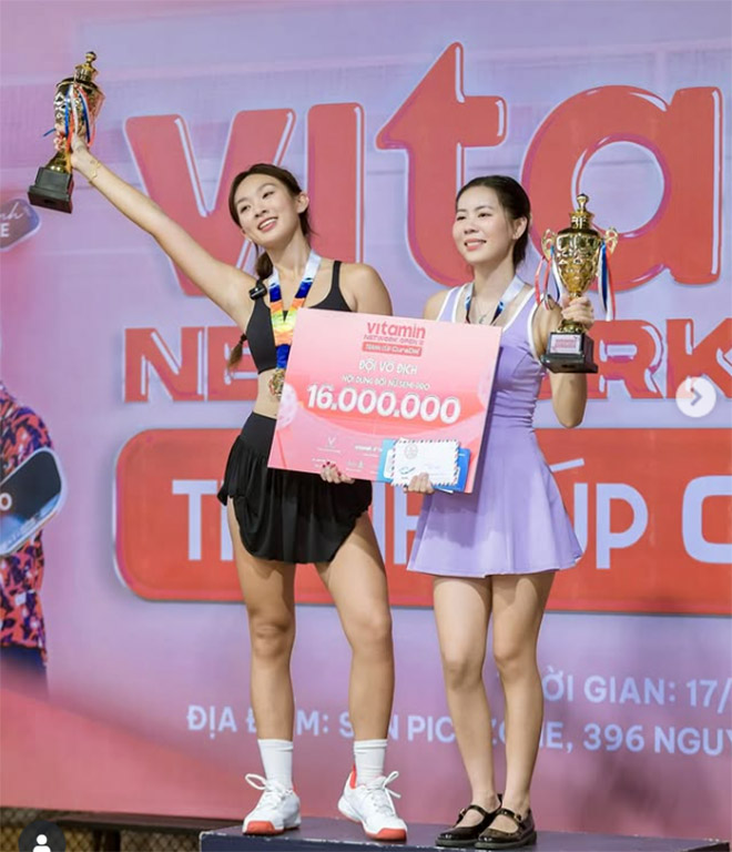 Hot girl 'vén váy' vô địch pickleball sau khi ngược dòng ở chung kết - Ảnh 1.