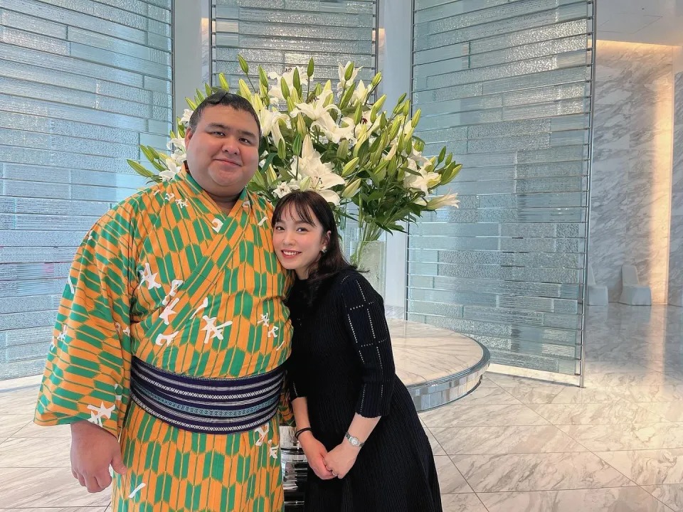 Bí mật 'khó nói' sau sàn đấu SUMO: Tình yêu, scandal và cuộc sống khắc nghiệt của những người khổng lồ Nhật - Ảnh 1.