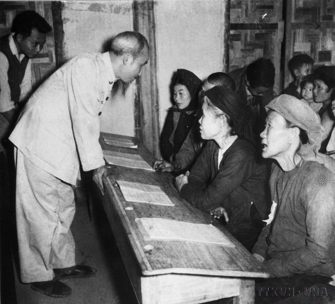 Phụ nữ Việt Nam phát huy truyền thống vẻ vang trong kỷ nguyên mới - Ảnh 1.