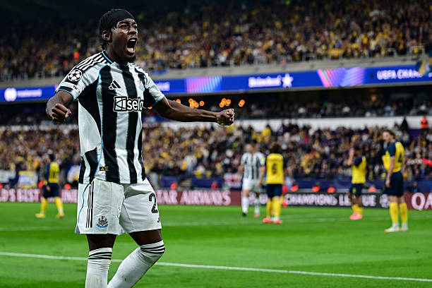Ở chiến thắng 4-0 của Newcastle trước Union Saint-Gilloise, Elanga góp công lớn trong hai bàn đầu: đường chuyền của anh cho Sandro Tonali đã gián tiếp dẫn tới bàn mở tỷ số của Nick Woltemade, và sau đó chính Elanga kiếm về quả phạt đền cho đội bóng vùng Đông Bắc