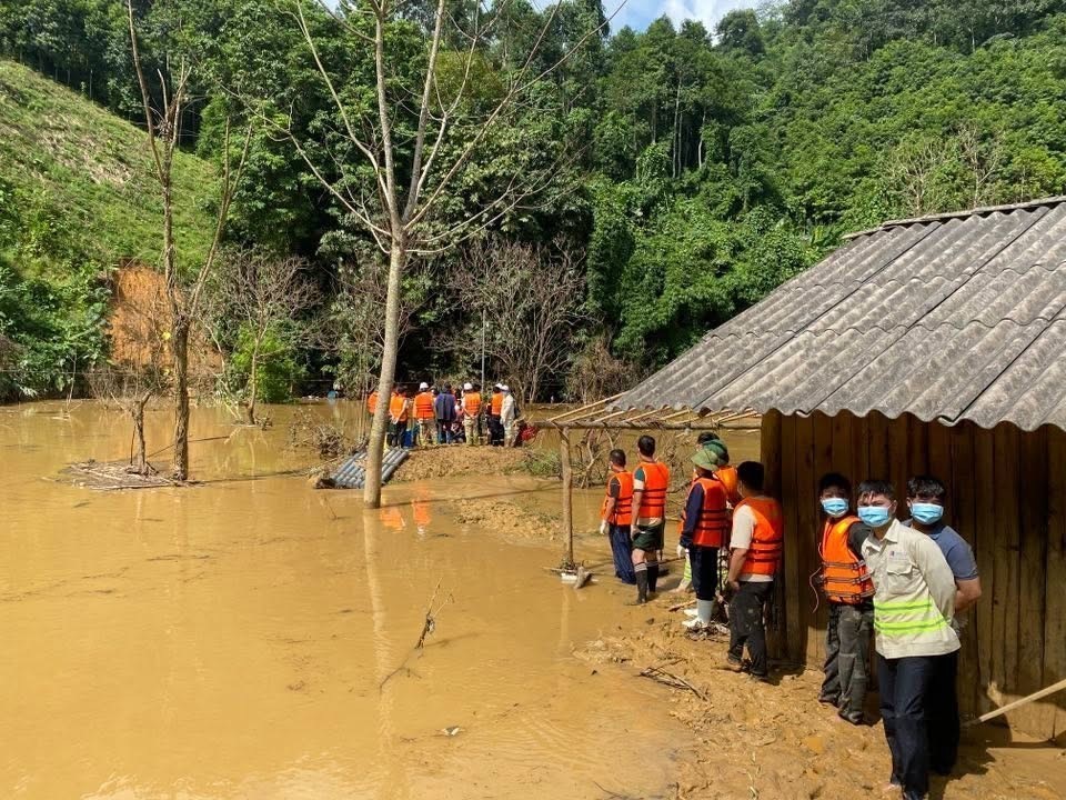 Tìm thấy thi thể các nạn nhân mất tích do lũ quét tại Cao Bằng, sạt lở đất tại Tuyên Quang - Ảnh 1.