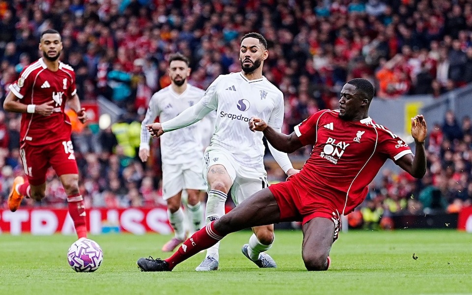 Arne Slot muốn Liverpool chơi như PSG, nhưng thực tế lại giống... Tottenham của Postecoglou - Ảnh 1.