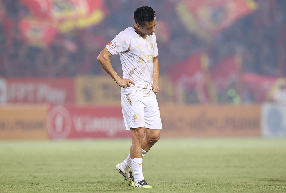 Bình luận: Khó hiểu với kỷ lục gia V-League - Ảnh 1.