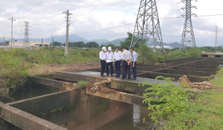 Bộ Xây dựng kích hoạt phương án phòng chống khẩn cấp bão số 12 - Ảnh 1.