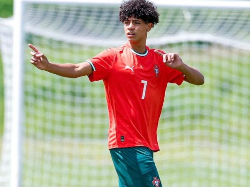 Con Trai Cristiano Ronaldo Lần Đầu Được Triệu Tập Vào Đội U16 Bồ Đào Nha - Ảnh 1. Con Trai Cristiano Ronaldo Lần Đầu Được Triệu Tập Vào Đội U16 Bồ Đào Nha - Ảnh 1.