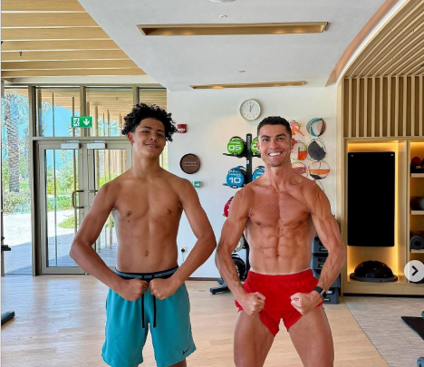 Con Trai Cristiano Ronaldo Lần Đầu Được Triệu Tập Vào Đội U16 Bồ Đào Nha - Ảnh 3. Con Trai Cristiano Ronaldo Lần Đầu Được Triệu Tập Vào Đội U16 Bồ Đào Nha - Ảnh 3.