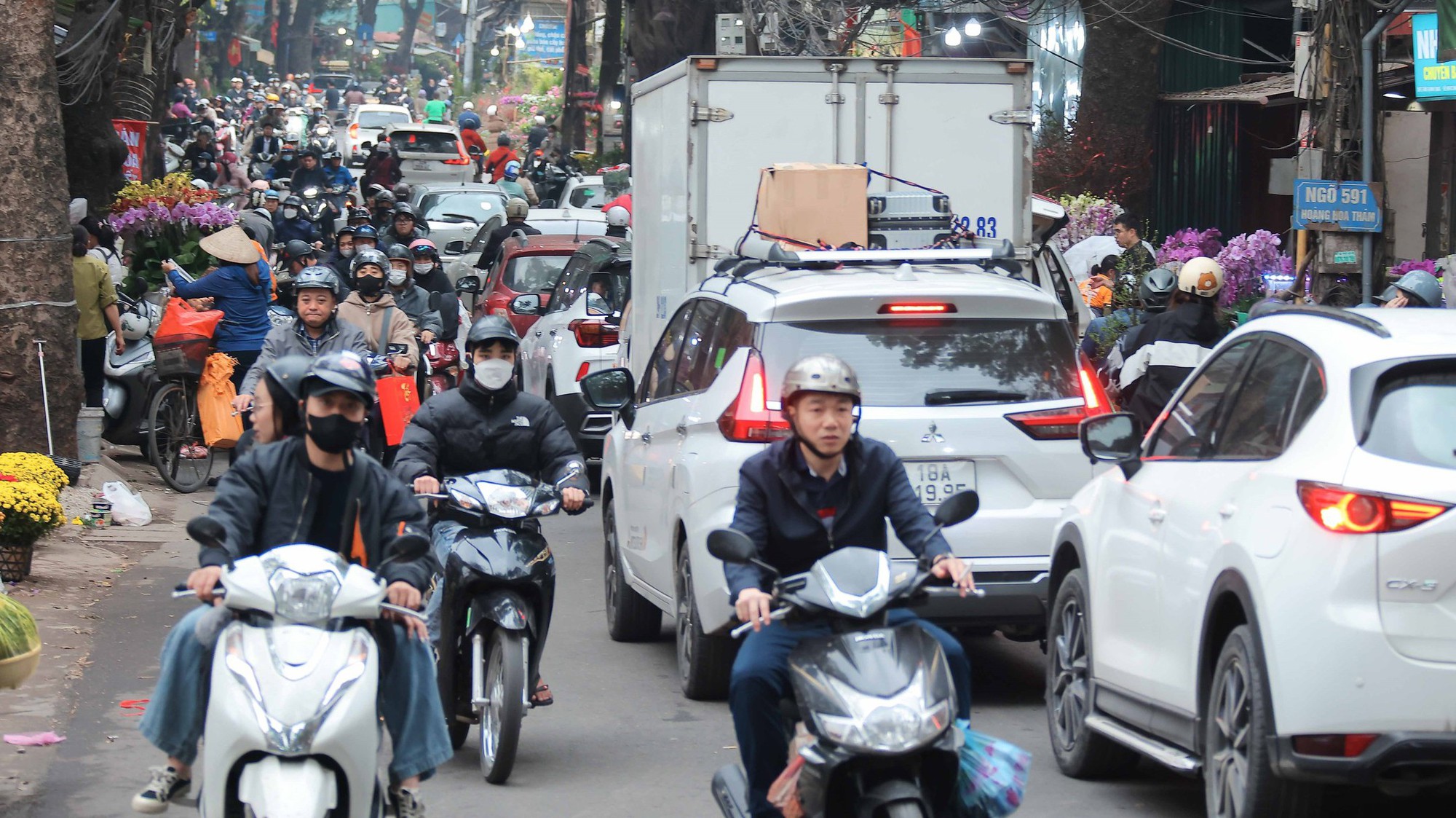 Nhiều ý kiến góp ý giảm ùn tắc giao thông trên địa bàn Thủ đô