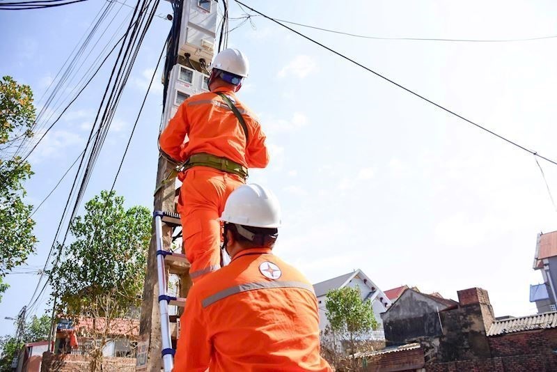 Hà Nội khôi phục điện, hỗ trợ người dân vùng ngập úng khi nước rút​ - Ảnh 3.
