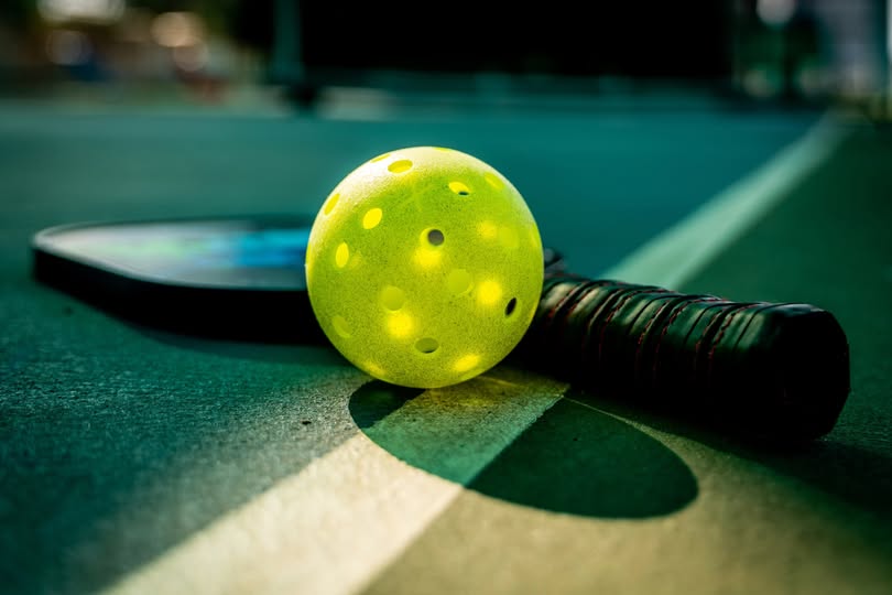 Mâu thuẫn về sự trung thực khi hô 'bóng trong' hay 'bóng ngoài' trong pickleball - Ảnh 1.