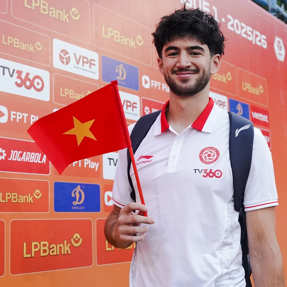 Tin nóng thể thao tối 23/10: Trung vệ Việt kiều gây bão ở V.League tiến hành thủ tục nhập tịch - Ảnh 1.