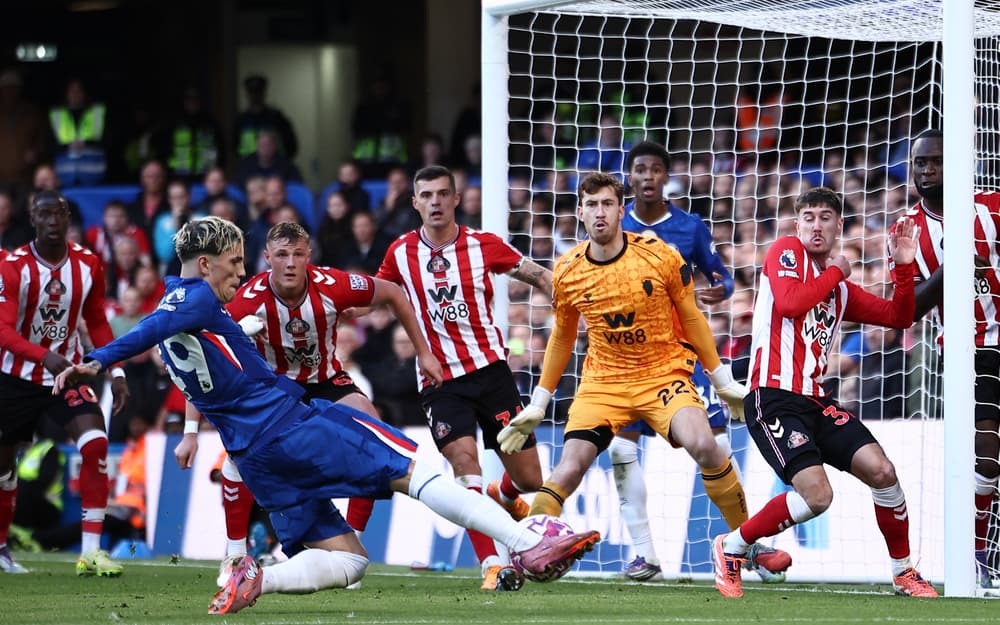 Bàn thua nghiệt ngã phút bù giờ khiến Chelsea trắng tay trên sân nhà trước tân binh Ngoại hạng Anh - Ảnh 1. Bàn thua nghiệt ngã phút bù giờ khiến Chelsea trắng tay trên sân nhà trước tân binh Ngoại hạng Anh - Ảnh 1.