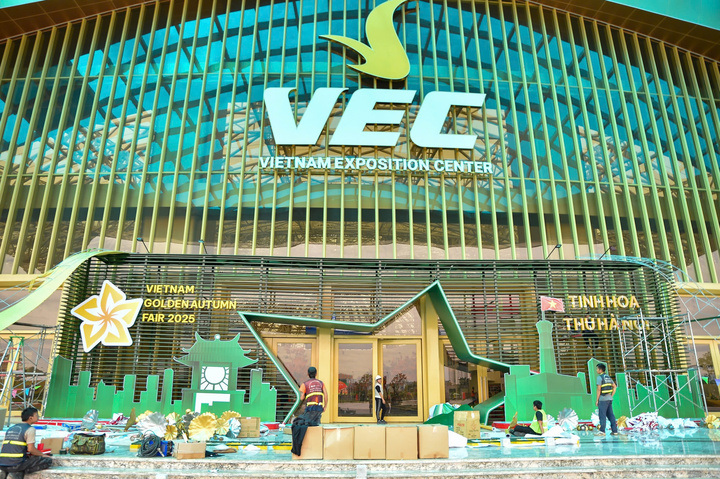 Tất cả đã sẵn sàng cho Lễ khai mạc Hội chợ Mùa Thu lần thứ nhất - năm 2025 - Ảnh 1. Tất cả đã sẵn sàng cho Lễ khai mạc Hội chợ Mùa Thu lần thứ nhất - năm 2025 - Ảnh 1.