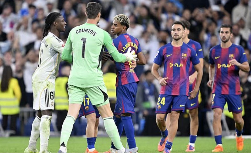 El Clasico hỗn loạn: Yamal châm ngòi ẩu đả, Bellingham đáp trả khi Real Madrid thắng 2-1 Barcelona - Ảnh 2. El Clasico hỗn loạn: Yamal châm ngòi ẩu đả, Bellingham đáp trả khi Real Madrid thắng 2-1 Barcelona - Ảnh 2.