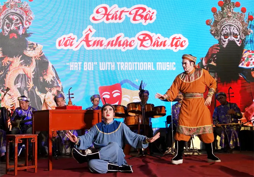 Mang hát bội ra khỏi sân khấu truyền thống - Ảnh 3. Mang hát bội ra khỏi sân khấu truyền thống - Ảnh 3.