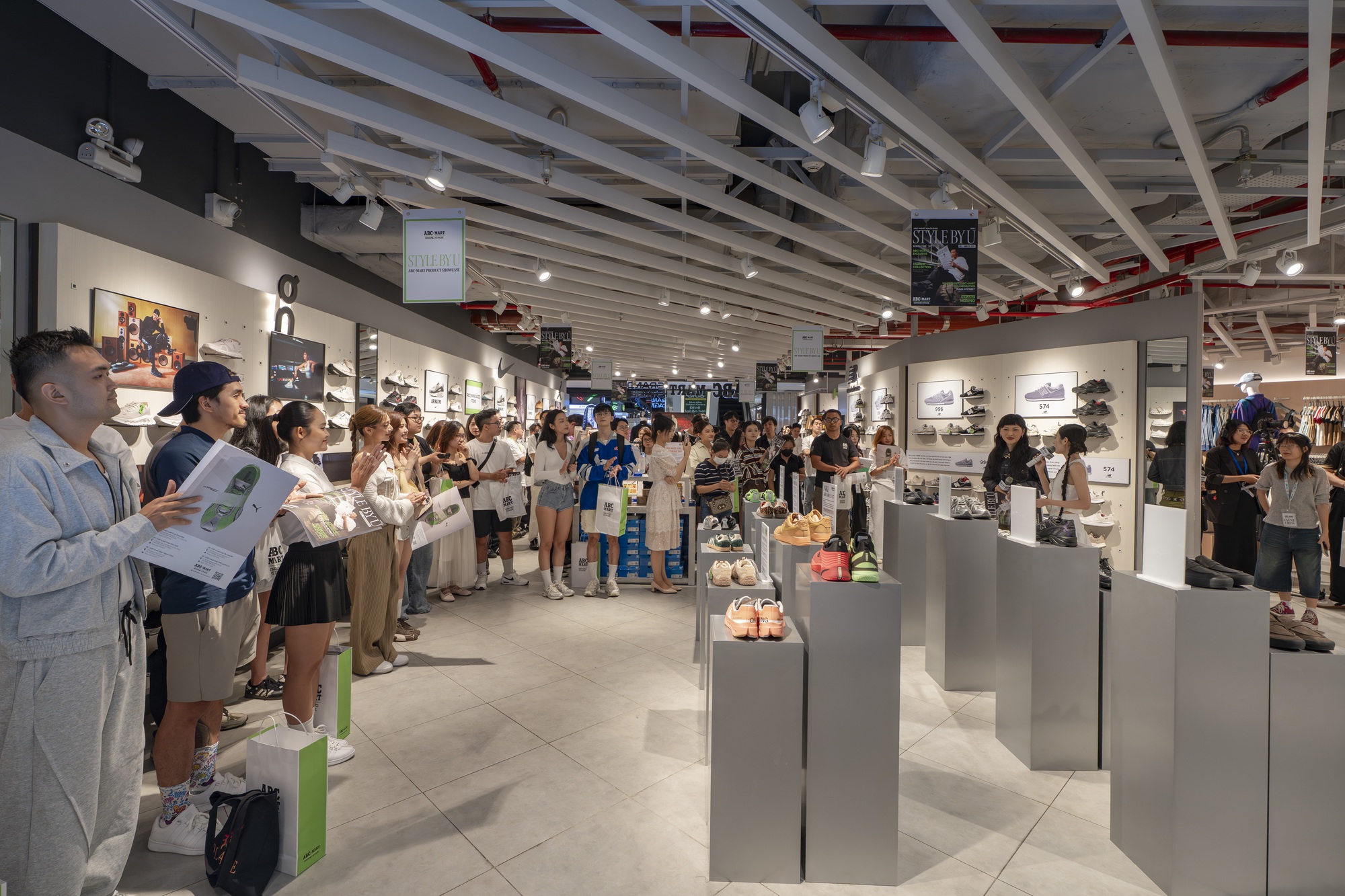 ABC-MART Showcase 2025: Nơi phong cách được định nghĩa bởi chính bạn - Ảnh 3. ABC-MART Showcase 2025: Nơi phong cách được định nghĩa bởi chính bạn - Ảnh 3.
