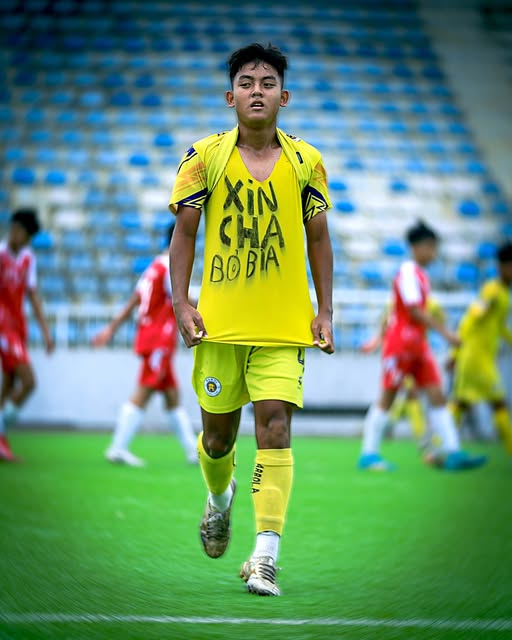 'Xin cha bỏ bia' – thông điệp lay động từ màn ăn mừng của cầu thủ trẻ Lý Trung Hiếu - Ảnh 1. 'Xin cha bỏ bia' – thông điệp lay động từ màn ăn mừng của cầu thủ trẻ Lý Trung Hiếu - Ảnh 1.