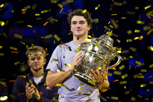 Joao Fonseca đã giành danh hiệu ATP thứ hai trong sự nghiệp và lần đầu tiên đăng quang ở cấp độ ATP 500 sau khi đánh bại Alejandro Davidovich Fokina trong trận chung kết Swiss Indoors Basel Joao Fonseca đã giành danh hiệu ATP thứ hai trong sự nghiệp và lần đầu tiên đăng quang ở cấp độ ATP 500 sau khi đánh bại Alejandro Davidovich Fokina trong trận chung kết Swiss Indoors Basel