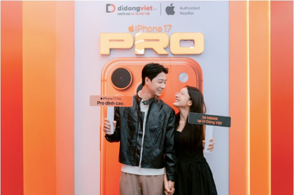 Dàn TikToker hào hứng “đập hộp” iPhone 17 Pro Max tại Di Động Việt - Ảnh 1. Dàn TikToker hào hứng “đập hộp” iPhone 17 Pro Max tại Di Động Việt - Ảnh 1.