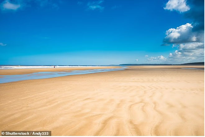 Những bãi biển đẹp nhất Vương quốc Anh mùa Thu: Từ cồn cát vàng óng đến tầm nhìn hùng vĩ  - Ảnh 4. Những bãi biển đẹp nhất Vương quốc Anh mùa Thu: Từ cồn cát vàng óng đến tầm nhìn hùng vĩ  - Ảnh 4.
