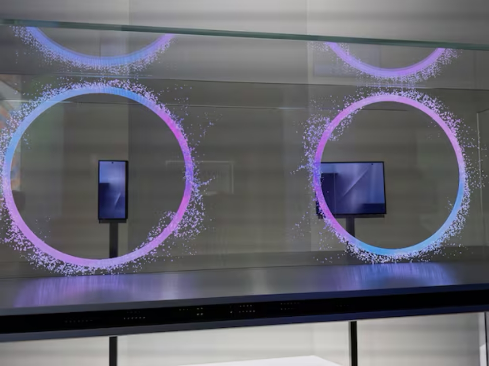 Điện thoại gập ba của Samsung lộ diện tại APEC 2025 - Ảnh 4. Điện thoại gập ba của Samsung lộ diện tại APEC 2025 - Ảnh 4.