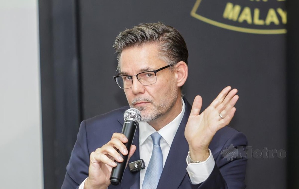 1 ngày trước khi FIFA phán quyết, luật sư của LĐBĐ Malaysia tìm ra ‘kẽ hở’ để kháng cáo cho dàn sao nhập tịch - Ảnh 1. 1 ngày trước khi FIFA phán quyết, luật sư của LĐBĐ Malaysia tìm ra ‘kẽ hở’ để kháng cáo cho dàn sao nhập tịch - Ảnh 1.