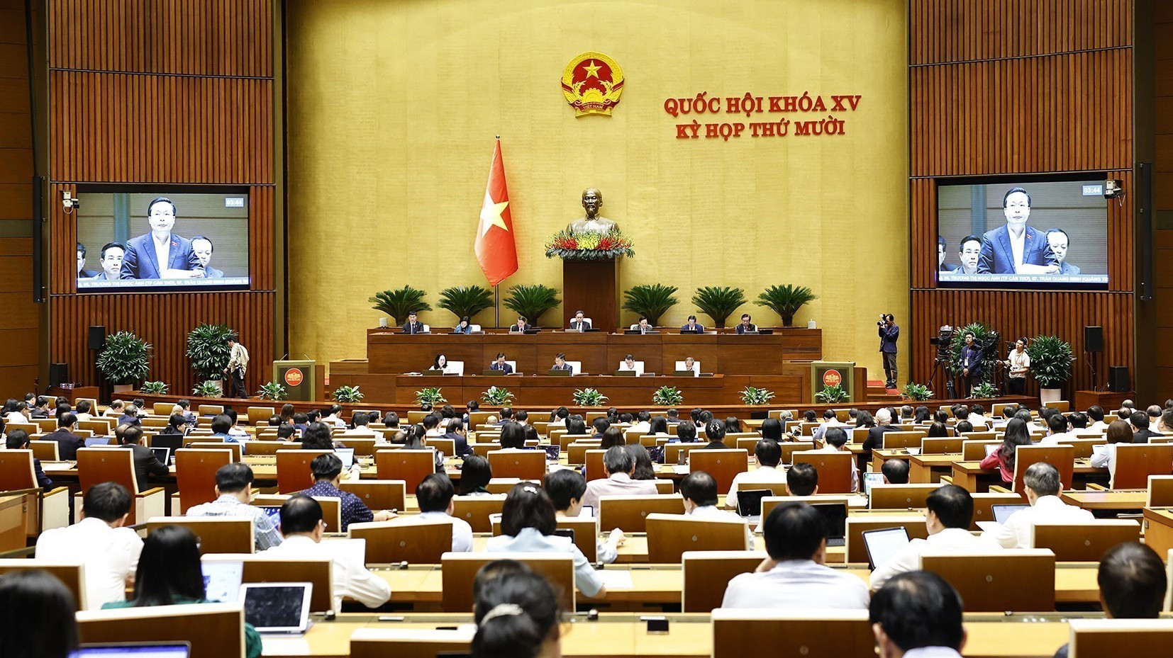 Kỳ họp thứ 10, Quốc hội khóa XV: Đề xuất cơ chế tiền lương phù hợp để công chức, viên chức yên tâm công tác